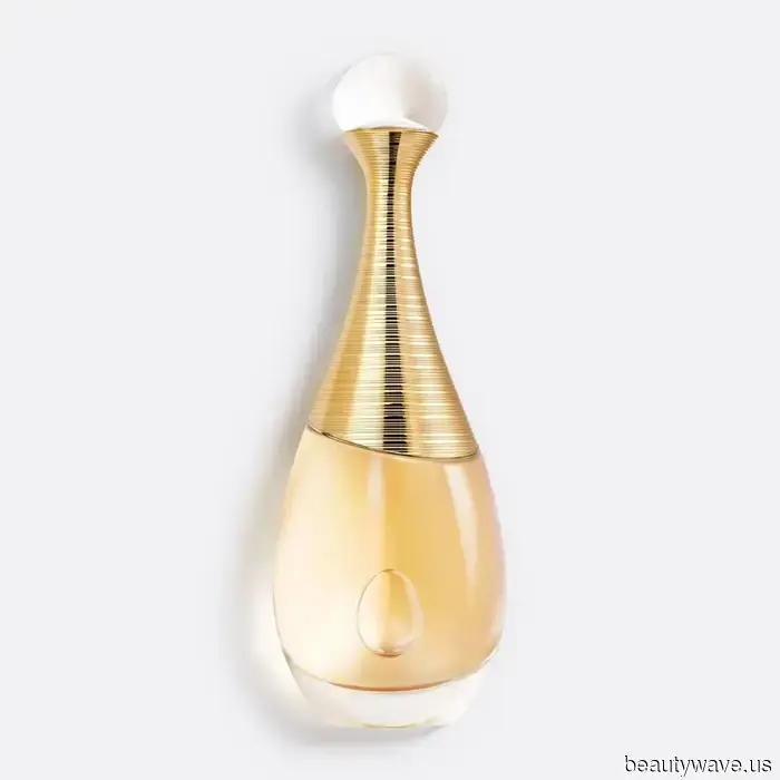 All of the most stylish French women I know believe this perfume epitomizes luxury.