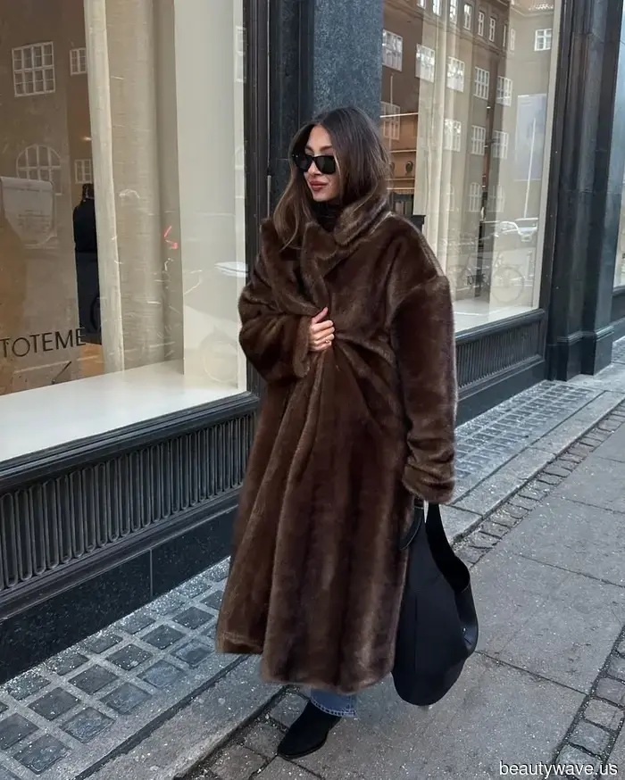 The Stylish Trend French Women Are Sporting With Their Jeans Through Spring