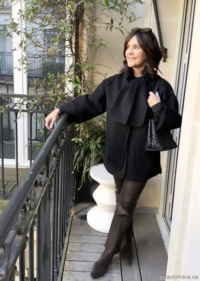 I donned this chic coat in Paris, and noticed other fashionable women sporting it in Saint-Germain-des-Prés…
