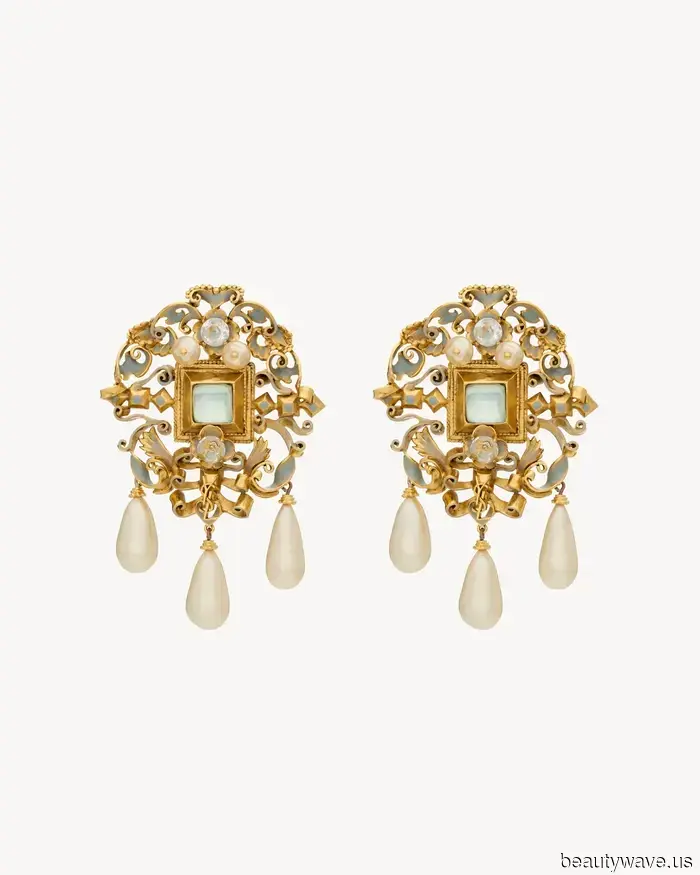No Subtle Luxury in View—It Girls Are Opting for These Eye-Catching Accessories for Summer 2026 Instead.