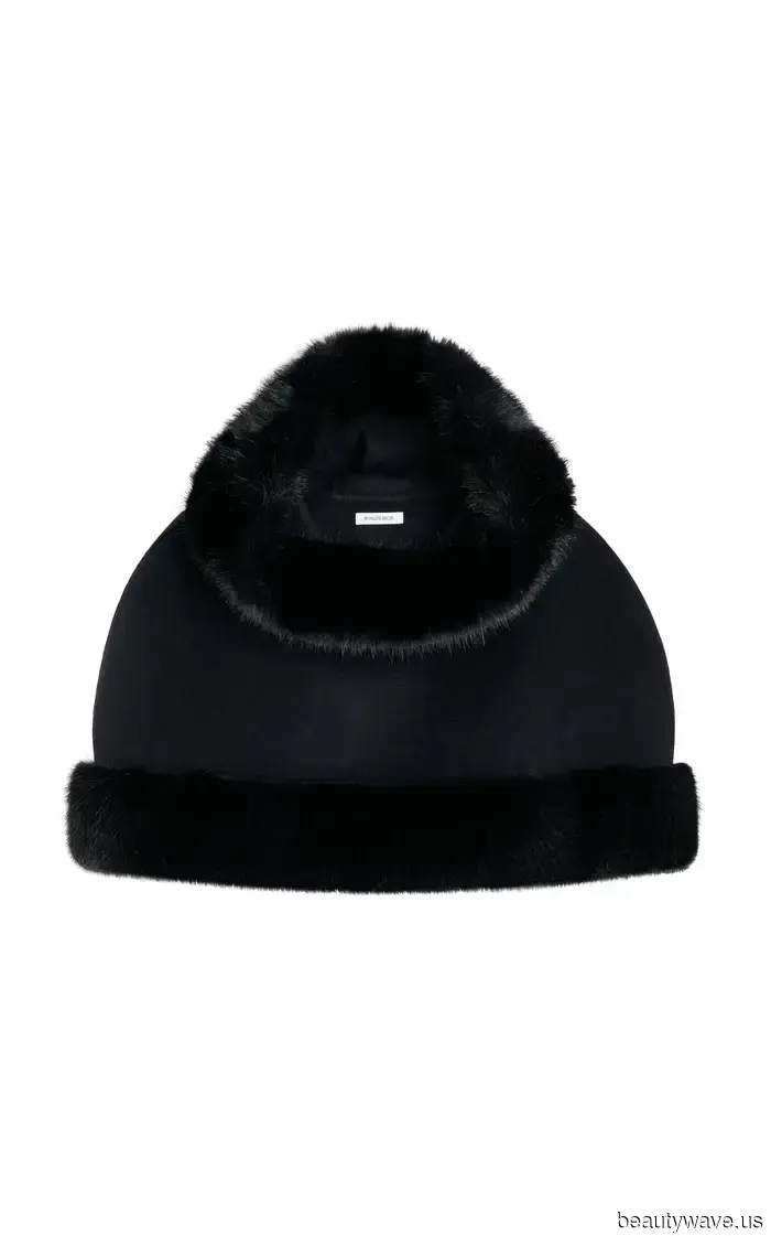 The Strategy NYC Fashion Enthusiasts Are Employing to Elevate "Plain" Jeans-and-Tee Ensembles for a Stylish Fall Look