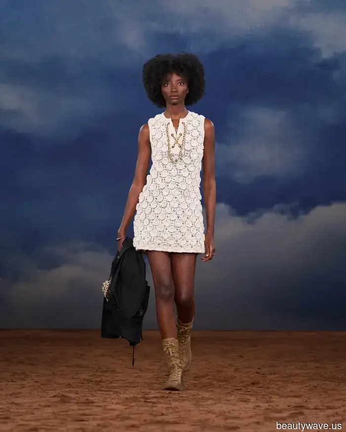 La nuova estetica della primavera 2026 è il vestire glamour da festival musicale, secondo Burberry.