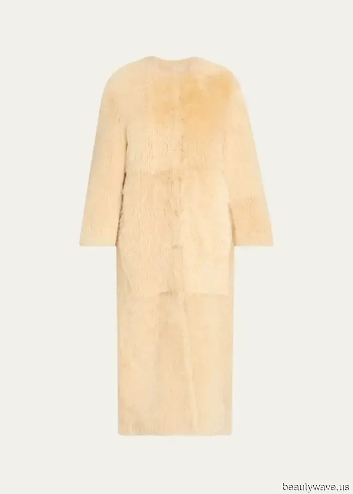 Я собирался купить коричневое пальто, но потом увидел этот красивый цвет, одобренный модницами, и передумал.