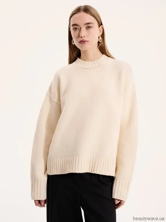 8 Ensembles That Demonstrate This Controversial Flat-Shoe Trend Remains Popular and Is More Stylish Than Ever