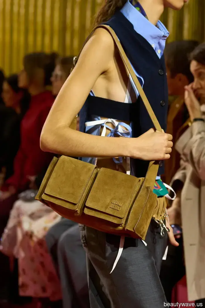 Neither a Flap Bag nor a Tote: This Handbag for Those Who Know Will Dominate in 2026
