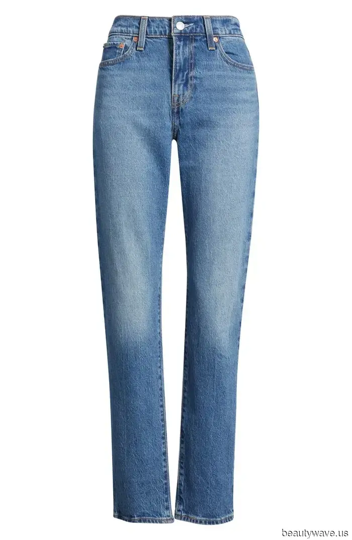 I Jeans a Sigaretta Sono Ufficialmente Tornati&mdash;Ecco Come le It Girl Li Stileranno nel 2026