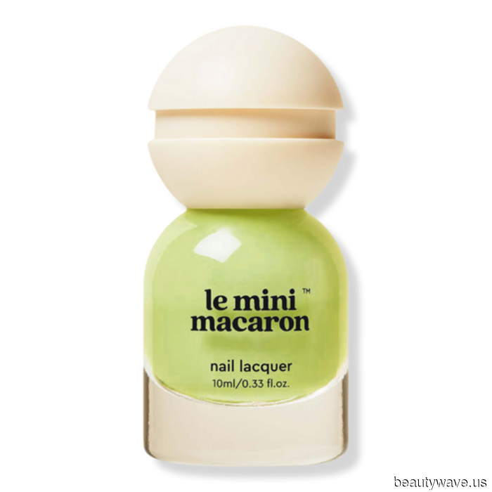 The 19 Chic Nail Colors Trendsetters Are Embracing This Fall (Along with the Ones They're Discreetly Phasing Out)