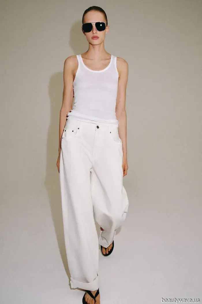 Forget Ballet Flats; this is the flat shoe trend that everyone will be pairing with stylish jeans this fall.