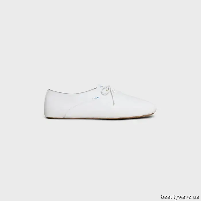 Non mocassini, non ballerine&mdash;Questa è la nuova tendenza delle scarpe flat del 2026