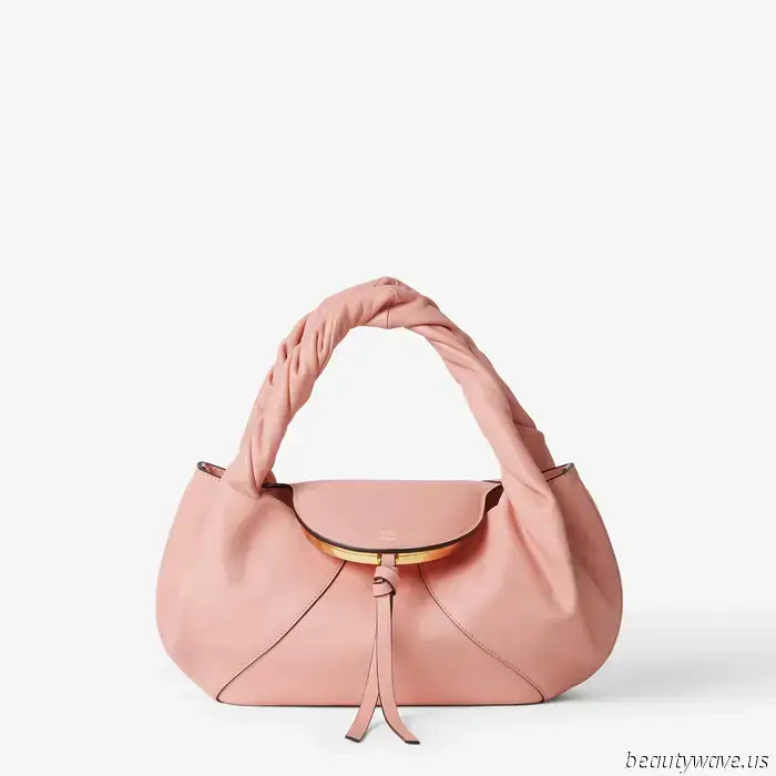 Metti giù la baguette — questa borsa Fendi è altrettanto iconica e sta per tornare in grande stile.
