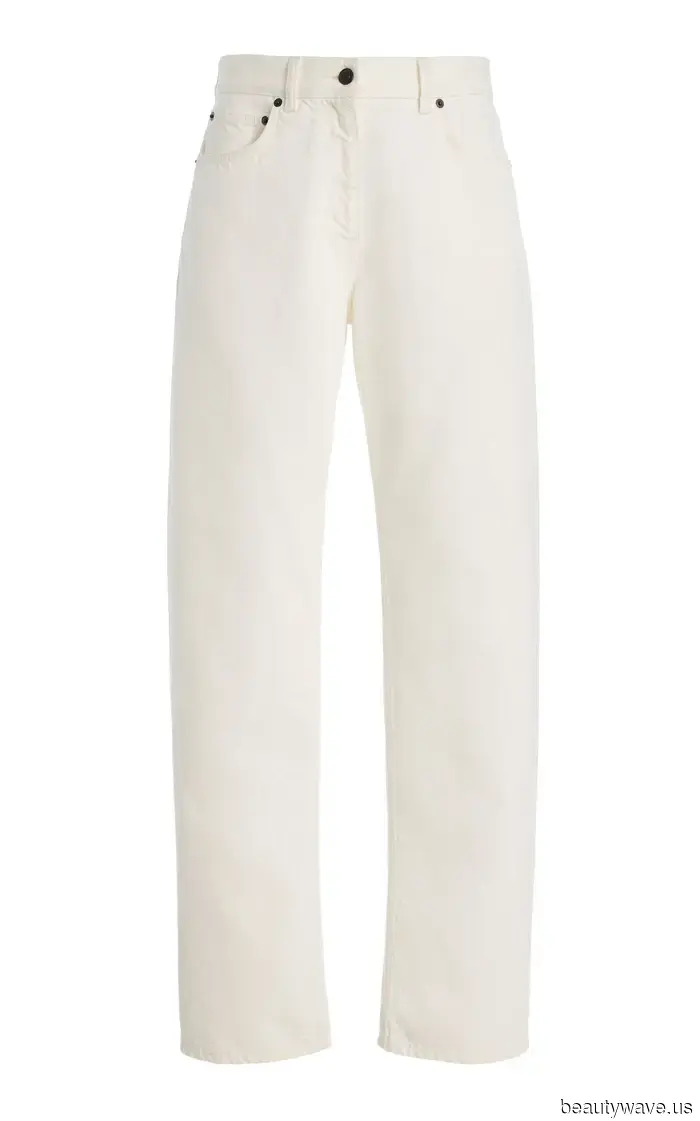 Si vas a usar jeans blancos este invierno, por favor, solo úsalos con estos zapatos y esta chaqueta.