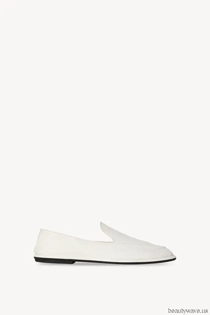 Es ist noch nicht Stiefelsaison&mdash;diese trendigen Ballerinas von The Row sind überall, wo ich hinschaue.