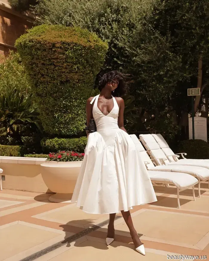 Este vestido sencillo de los años 2000 está en la maleta de todas las personas de moda este verano.