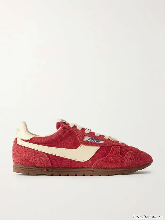 Neither a Nike nor an Adidas—this is the trainer trend that everyone is currently paying attention to.