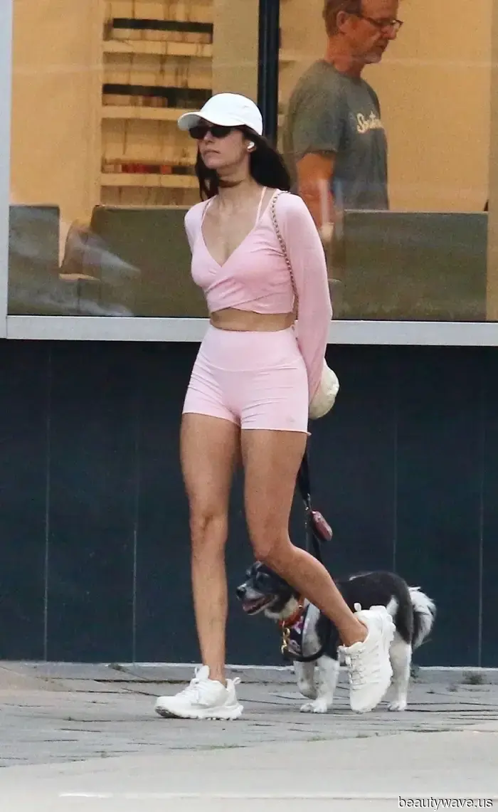 Not Black Leggings—Hailey Bieber and Other Trendsetters Are Opting for This Stylish Shorts Color for Pilates Instead.