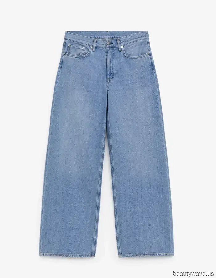 No one does winter fashion quite like Londoners—here are 7 ideal ways they're styling jeans and boots this season.