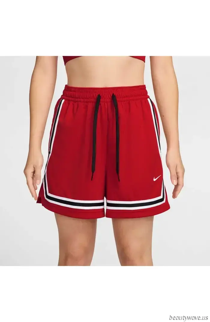 These $60 flats that everyone will pair with shorts are on the verge of going viral.