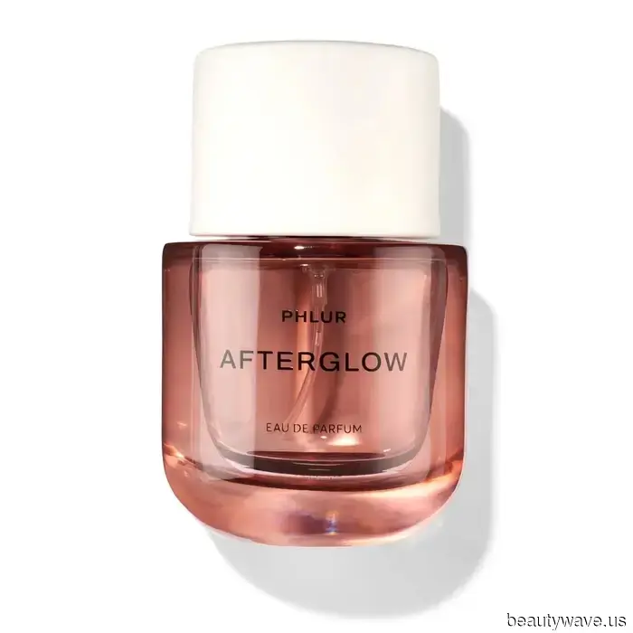 I can't demonstrate it, but I'm convinced that these glittering scents make my outfits appear more luxurious.