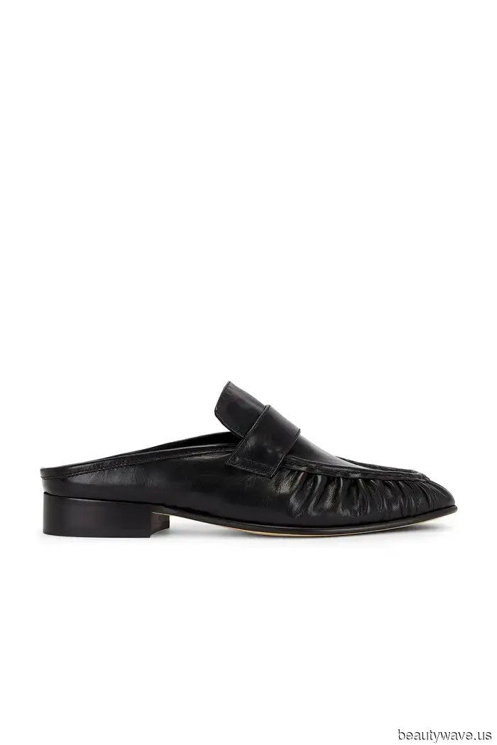 Nicht Sneakers, nicht Sandalen&mdash;Lauren Conrad weiß, dass Cropped Jeans am besten zu diesem flachen Schuhtrend passen.