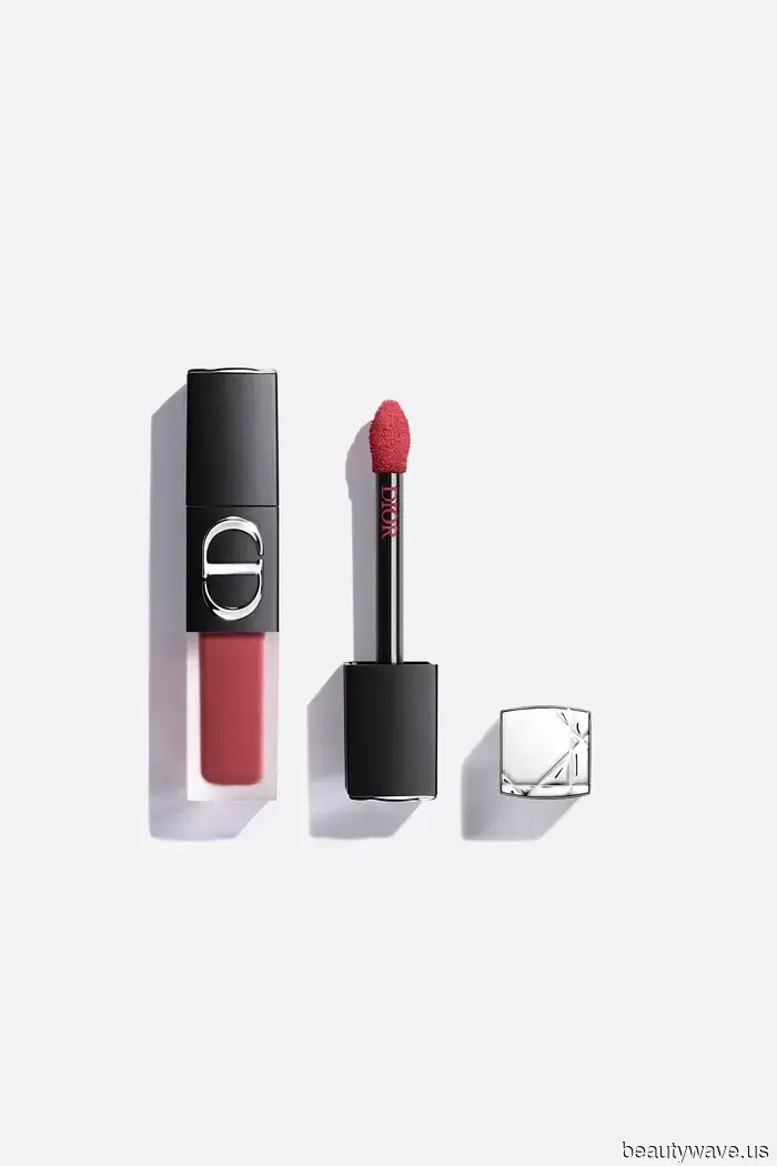 Nublado, Construible y Dolorosamente Chic&mdash;Los Nuevos Lip Blurs de Dior Son la Definición del Maquillaje Suave de Otoño