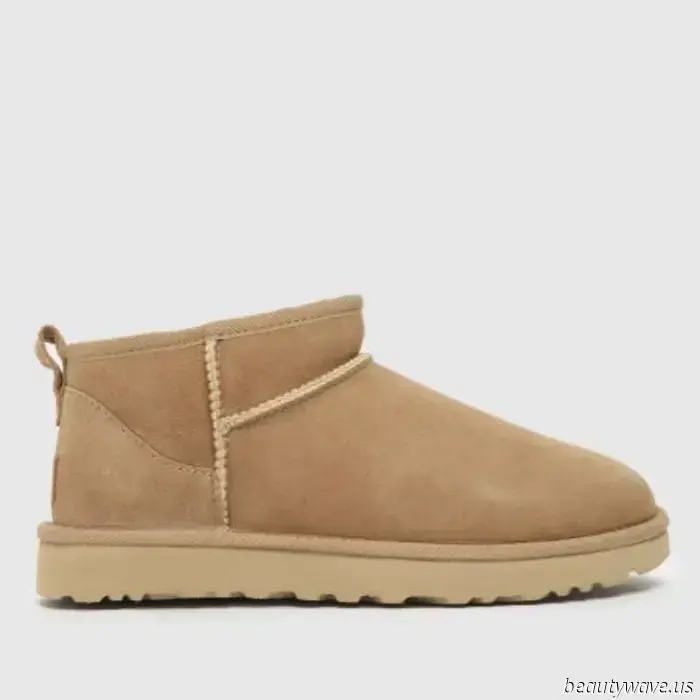 Ja, UGGs können passé wirken, aber genau diese Jeans‑und‑Jacken‑Kombination lässt sie schick erscheinen.