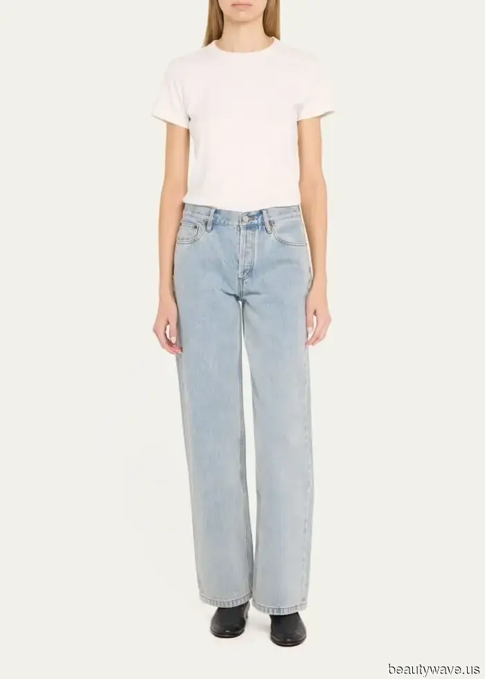 Styling Light-Wash Denim for Spring, as Suggested by Style Influencers