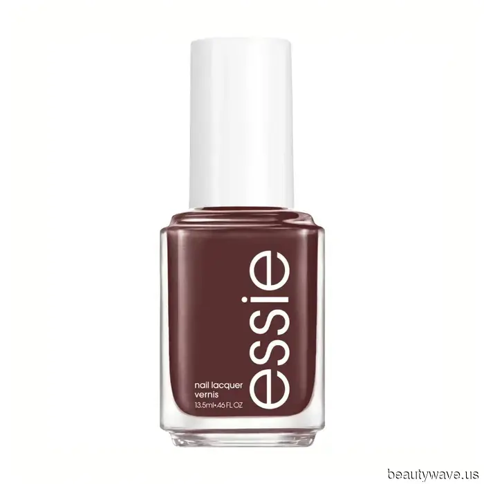 Elegante, senza tempo e ovunque guardi: I soli 9 colori di smalto scuro di cui hai bisogno per una manicure ultra-lussuosa