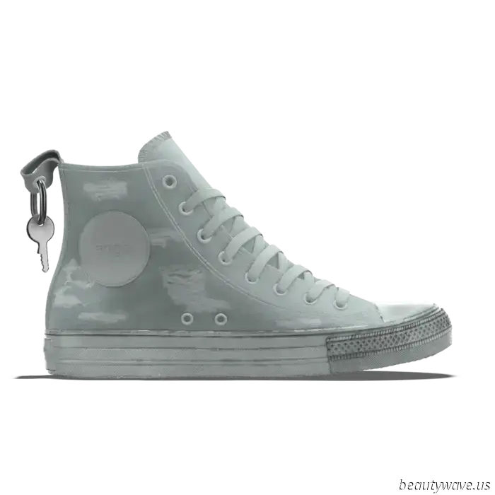 Чарли применяет к кедам Chuck Taylor "стиль Брат" в своей последней коллаборации с Converse
