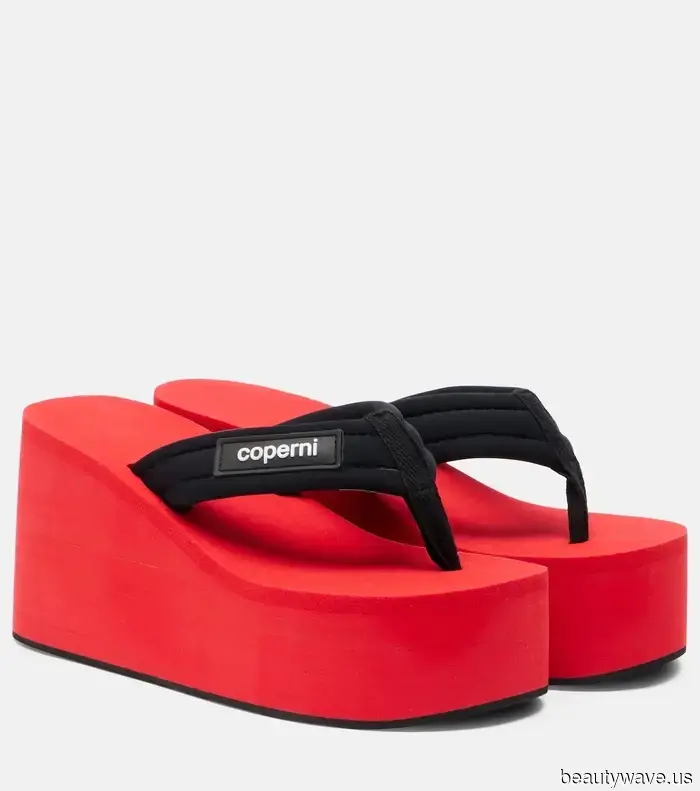It’s confirmed: This summer shoe trend, favored by the Olsen twins, is being embraced by all fashion enthusiasts.