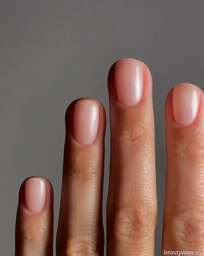 Es ist Zeit für eine neue Maniküre — „Chiffon“-Nägel sind offiziell die schickste Variante klassischer Neutraltöne.