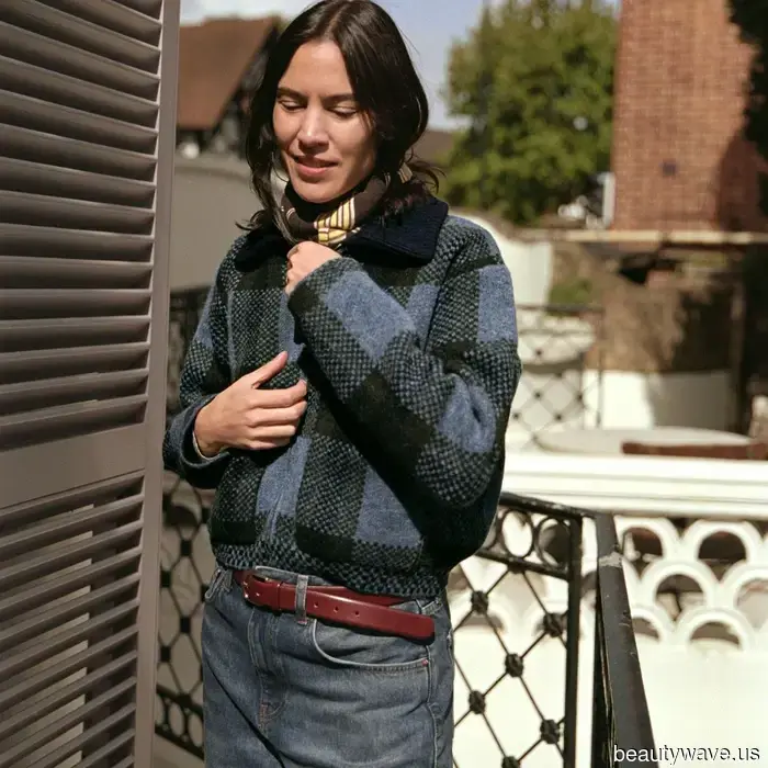 I’m amazed—Alexa Chung has totally convinced me to buy these new items from Zara.