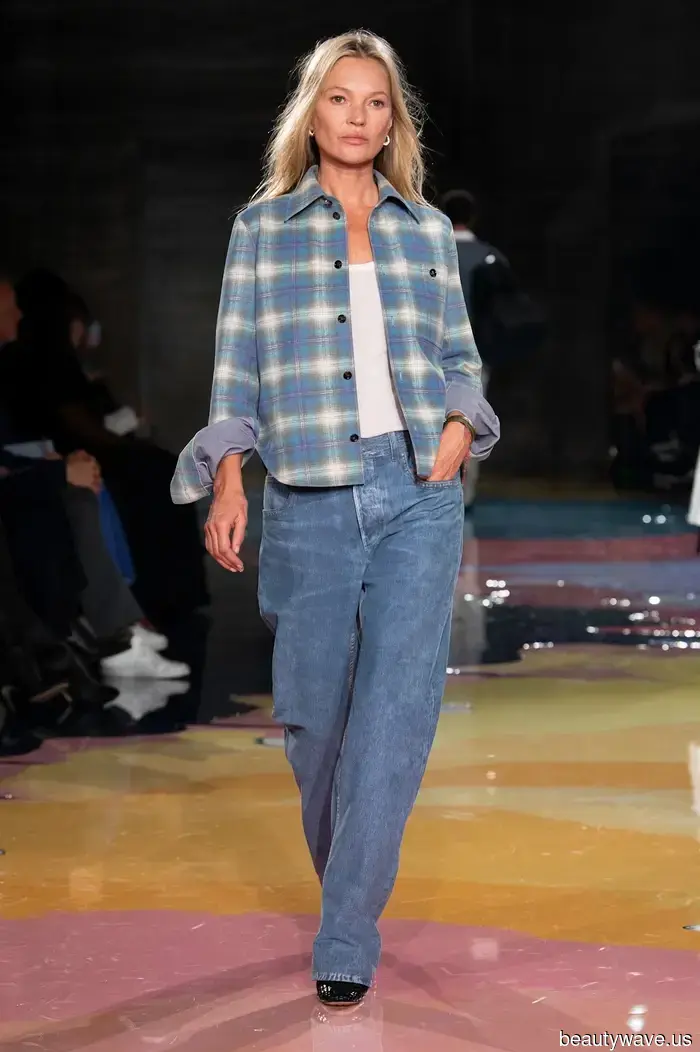 Thanks to the Olsen Twins and fashionable European influencers, everyone is now rushing to purchase this 30-year-old shirt trend for the winter season.