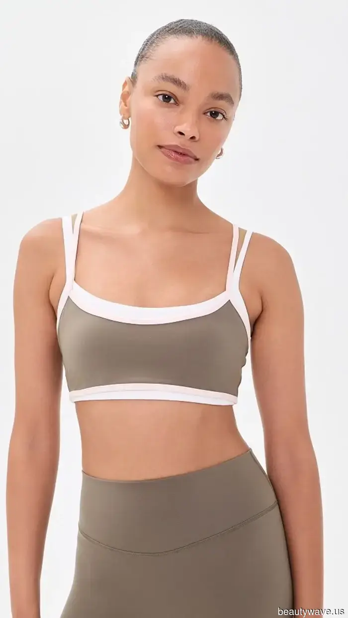 Überall, wo ich 2026 hinschaue, tragen coole Mädchen diesen BH-Top-Trend mit Leggings.