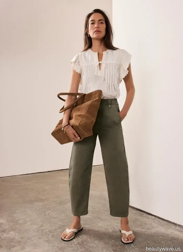 Keep the Basic Jeans—This "Outdated" Denim Style Is Making a Comeback.