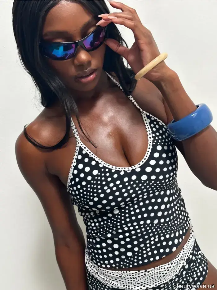 Auf Wiedersehen, schwarze Bikinis&mdash;Gen Z bevorzugt diesen cooleren Schwimmtrend, der nach 2026 fühlt.