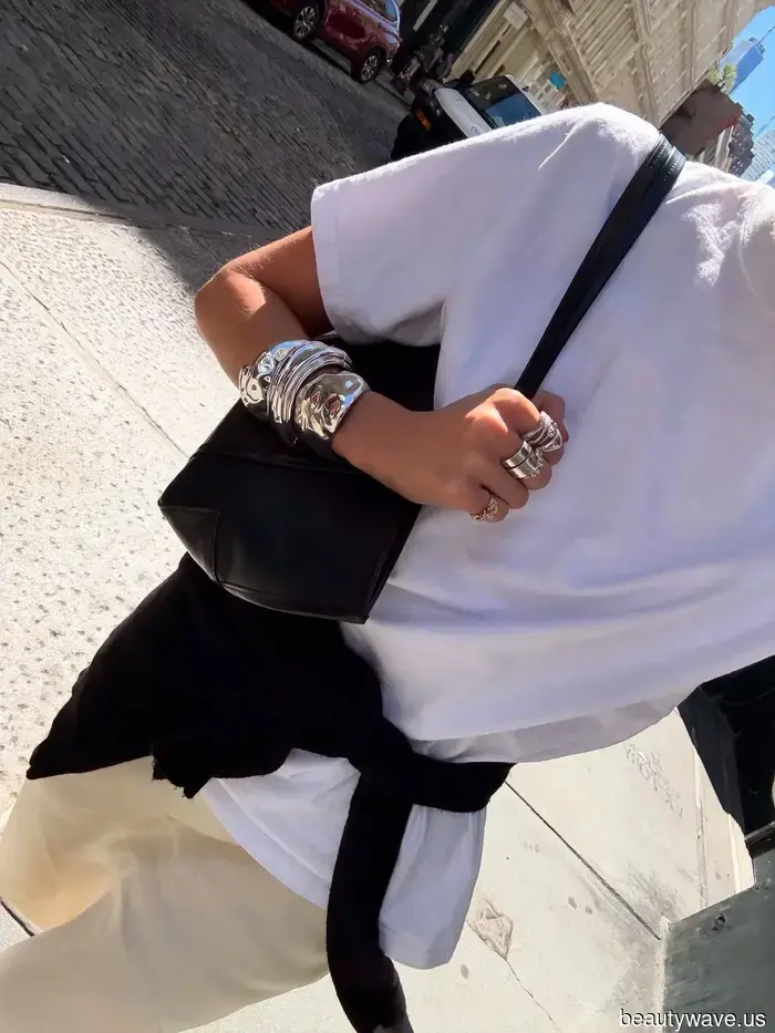 De repente, las vestidoras elegantes están usando estas 7 tendencias de joyería para hacer que sus atuendos de verano se sientan nuevos.