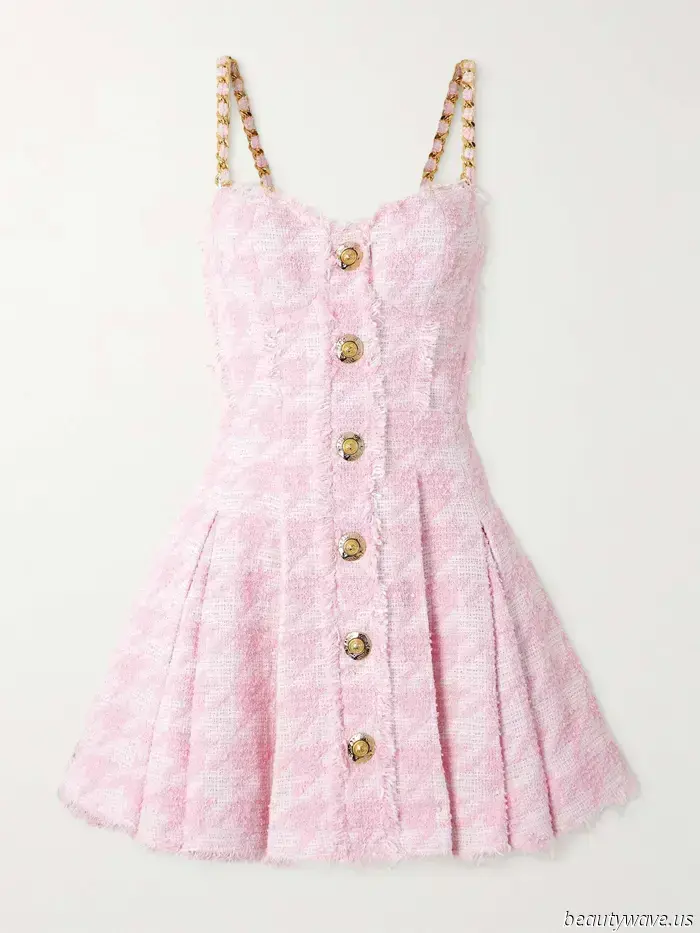 Taylor Swift's new dress priced at $3,495 is stylish, but there are similar options available at a much lower cost.