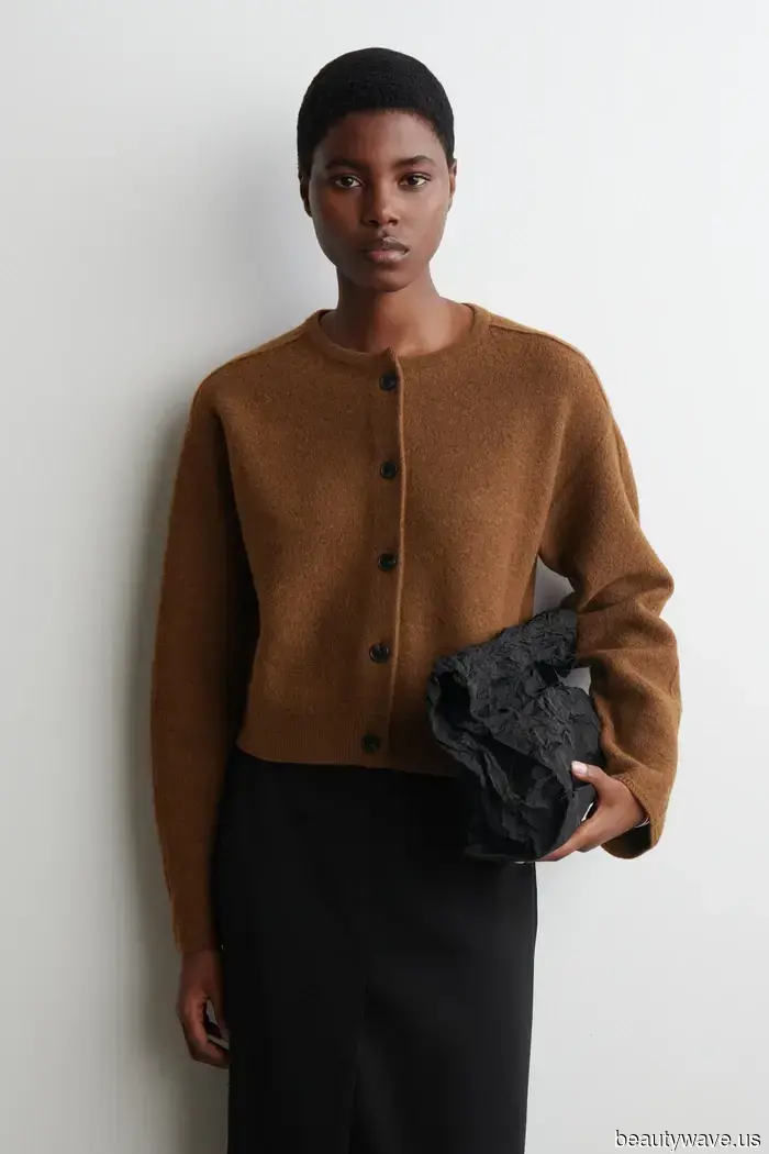 Solo invierto en básicos de lana lujosa para el invierno&mdash;las piezas en oferta de COS cumplen con todos los requisitos.