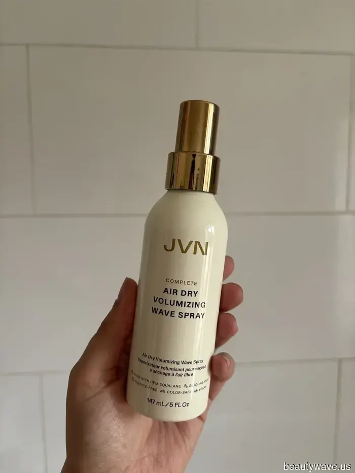 Meine Locken sahen nur am Waschtag gut aus, bis ich diese 9 Auffrischungssprays entdeckte.