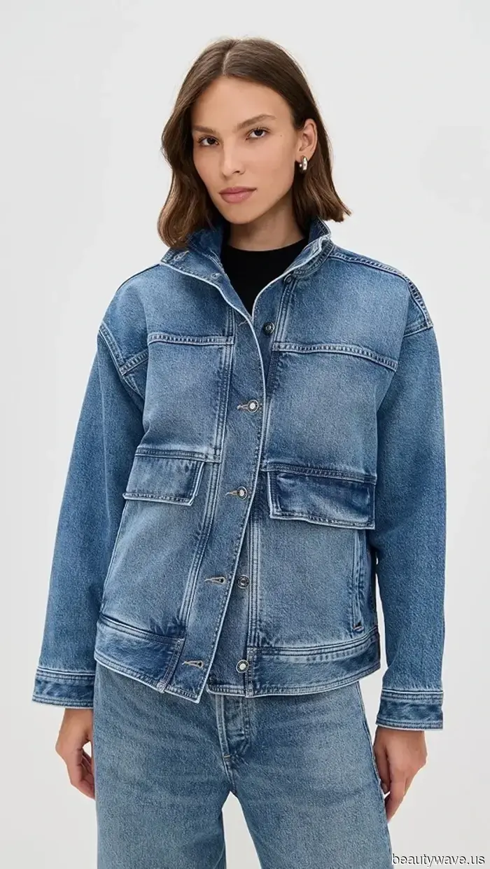 This Outdated Denim Combination is Suddenly the Most Stylish Way to Wear Jeans for Fall 2025.