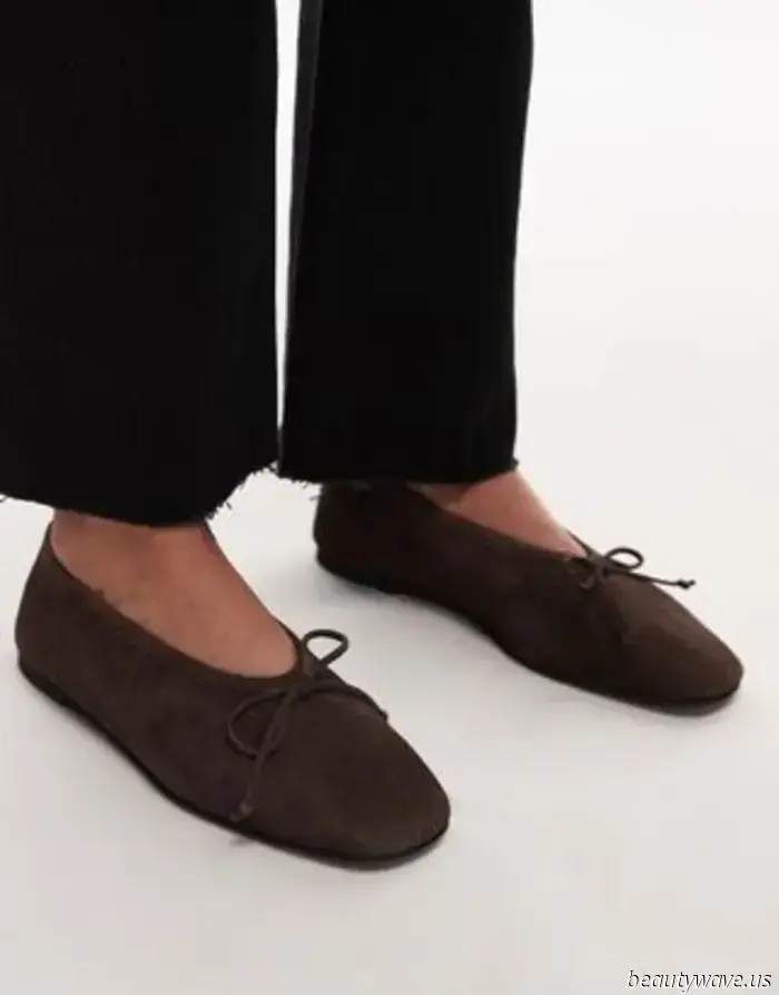 De Repente, Todos en la Moda están Usando Esta Tendencia de Zapatos Planos de Aspecto Caro Con Jeans y Faldas