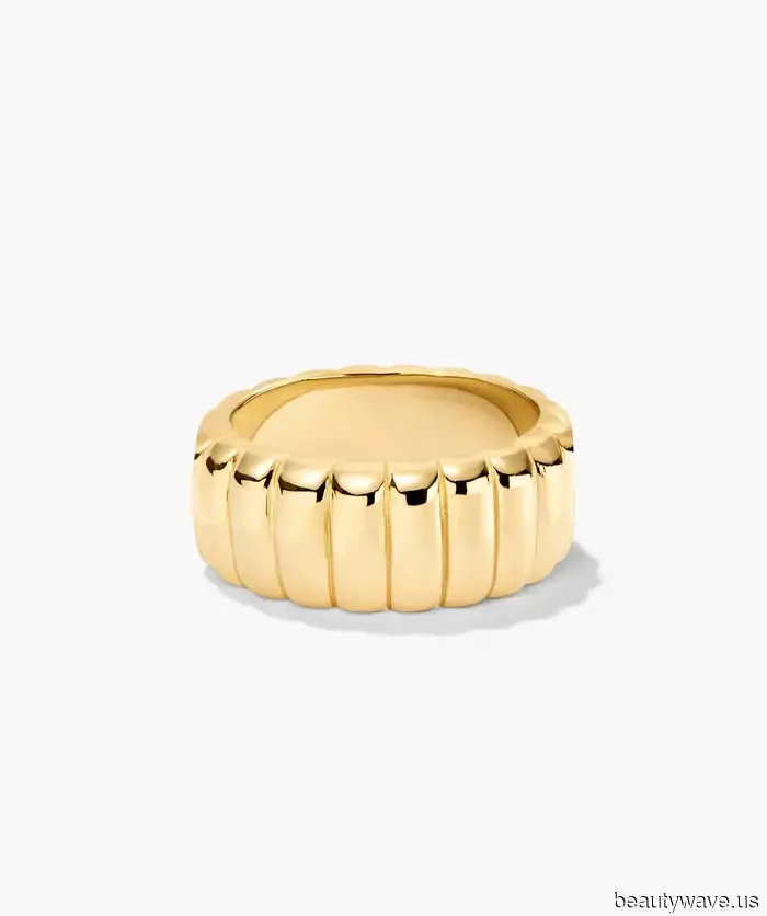 От серьг стоимостью менее 250 долларов до экстравагантных бриллиантовых подвесок, это лучшие ювелирные подарки 2025 года.