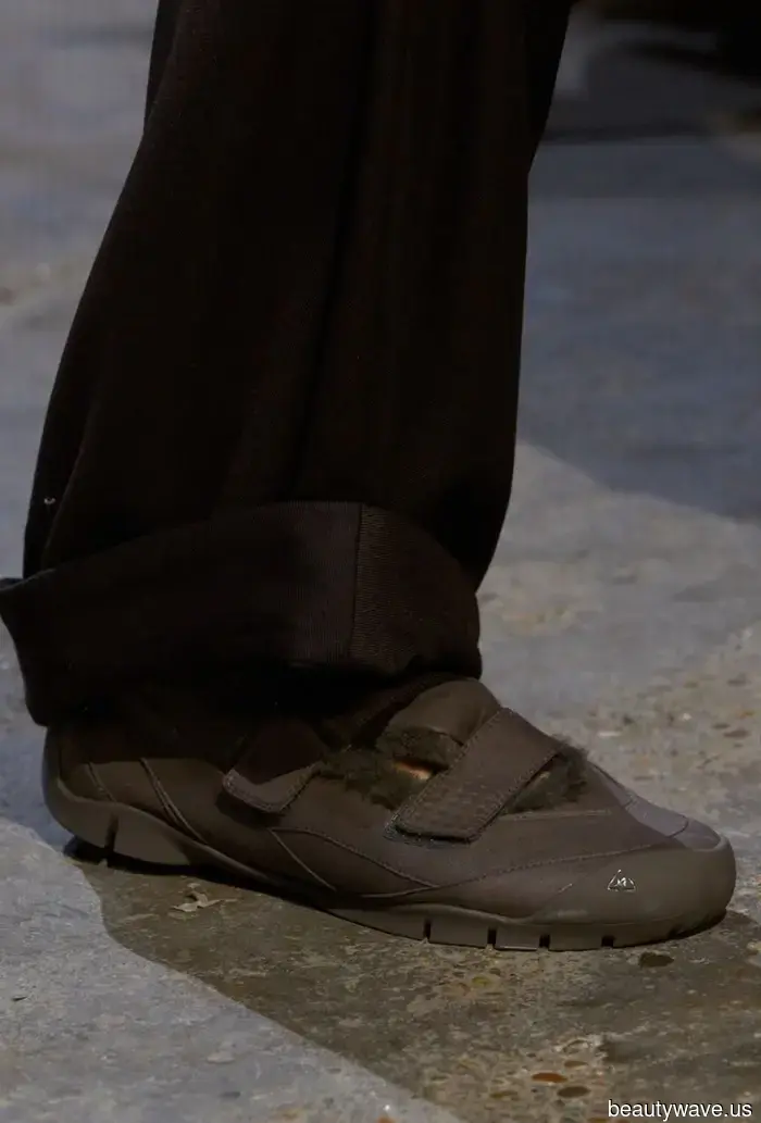 Apologies to my heels, but I'll be sporting these 5 winter flat shoe trends until spring 2026.