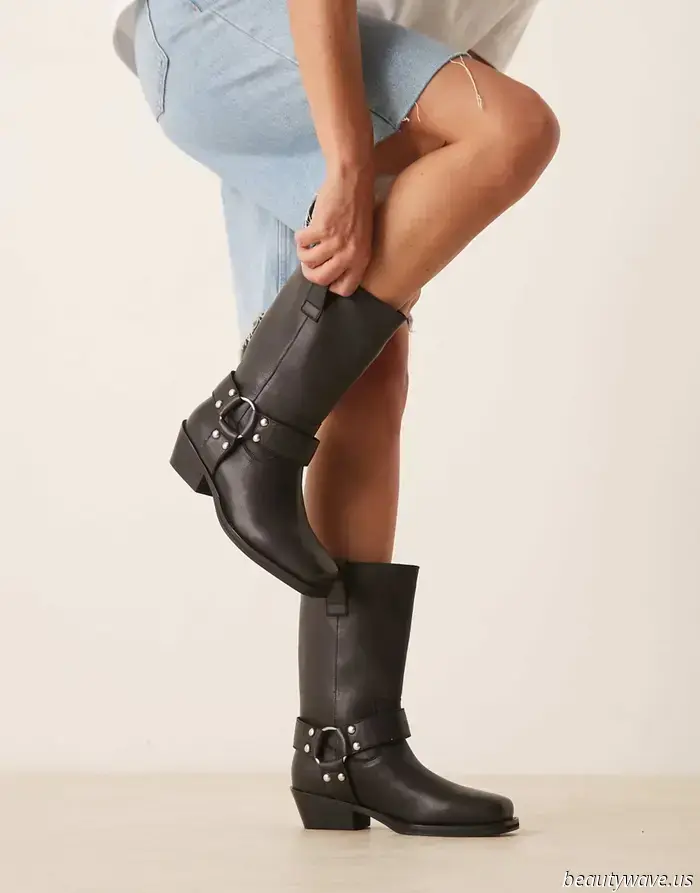 Is it only me, or have fashion enthusiasts everywhere started opting for this cooler year-round silhouette instead of sandals?