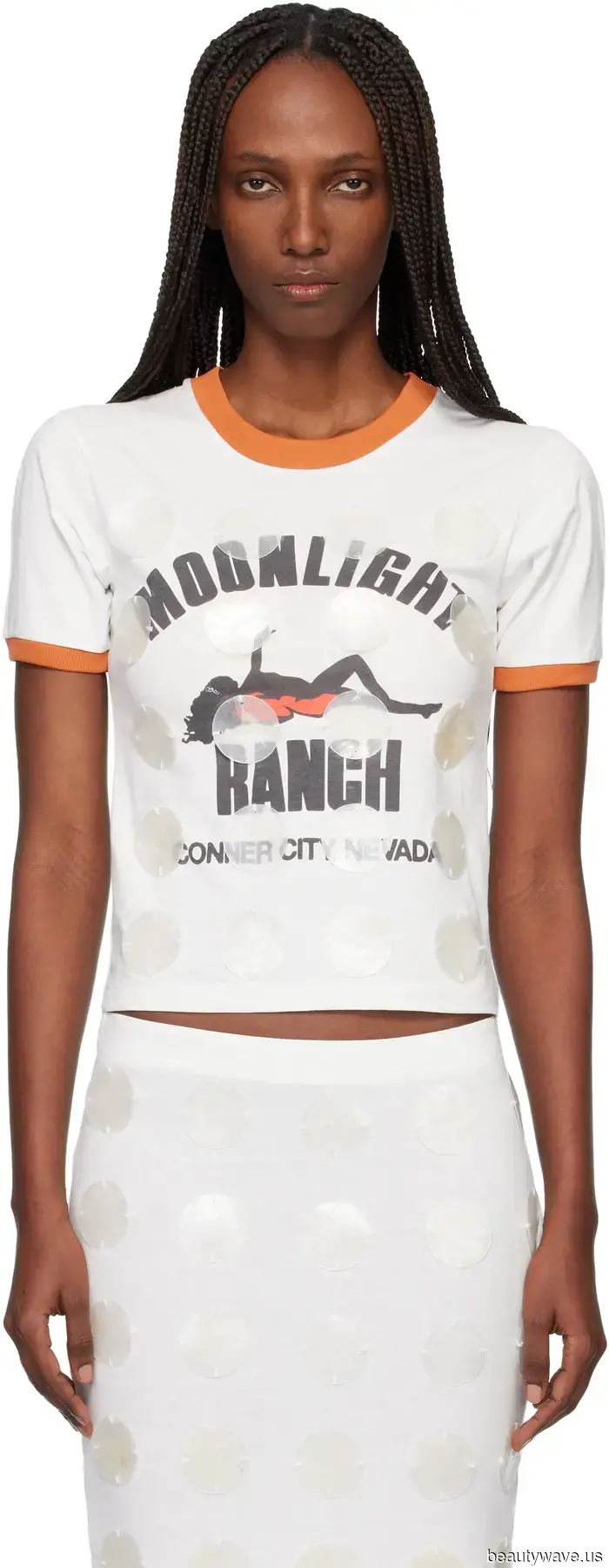 Tschüss, weiße T-Shirts&mdash;Modeleute sind überzeugt, dass dieser coolere Alternativlook besser zu Jeans passt.