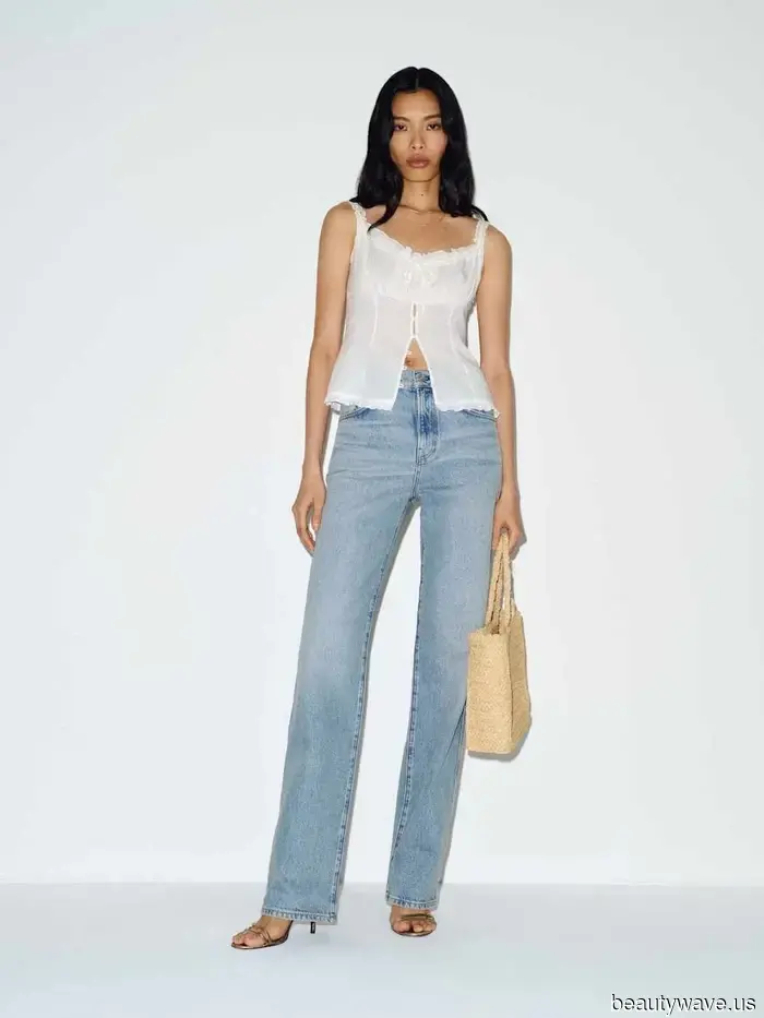 How to Wear Light-Wash Denim This Spring, as Suggested by Trendsetters