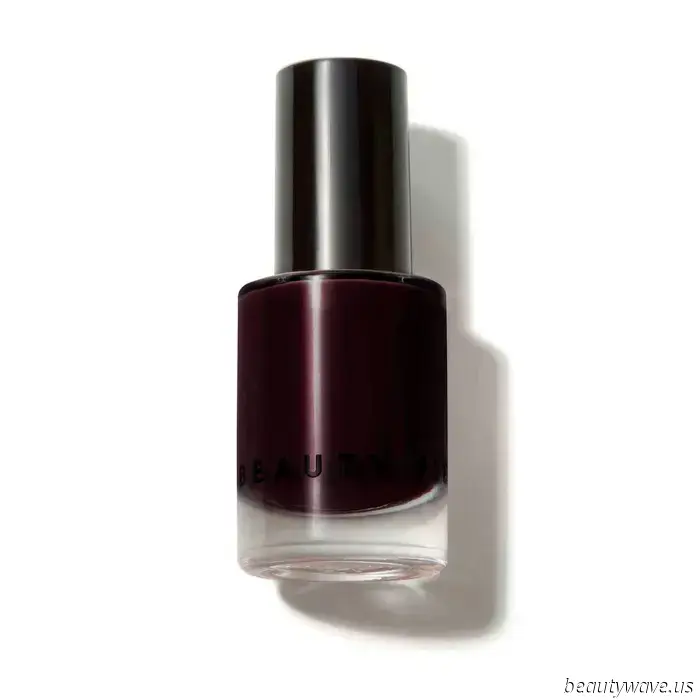 Es oficial: esta es la forma más elegante de llevar la manicura francesa este otoño.