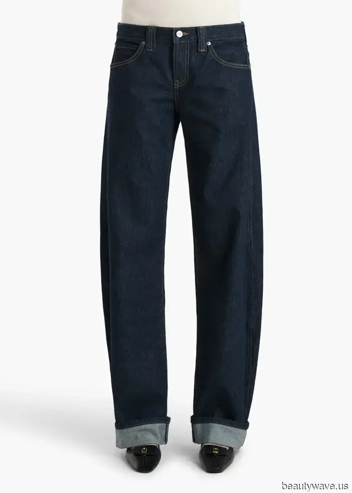 Jennifer Aniston recently sported the sneaker color that transforms this outdated denim trend into something fresh for 2025.