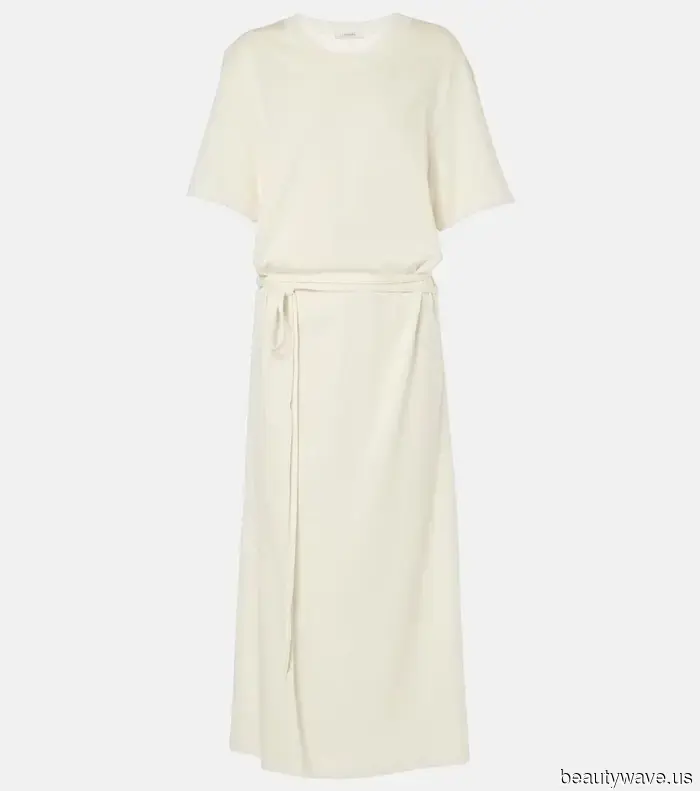 When I want my simple T-shirt dress to appear elegant, these are the shoes and bag I pair with it.