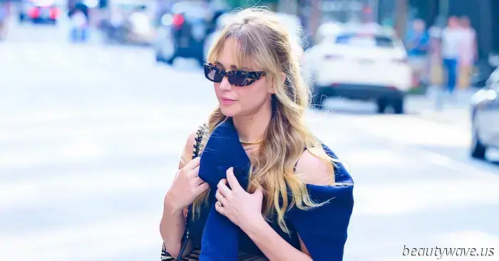 The "Dated" Bag Trend We Abandoned in the '90s Has Recently Reappeared at Miu Miu and on Jennifer Lawrence.
